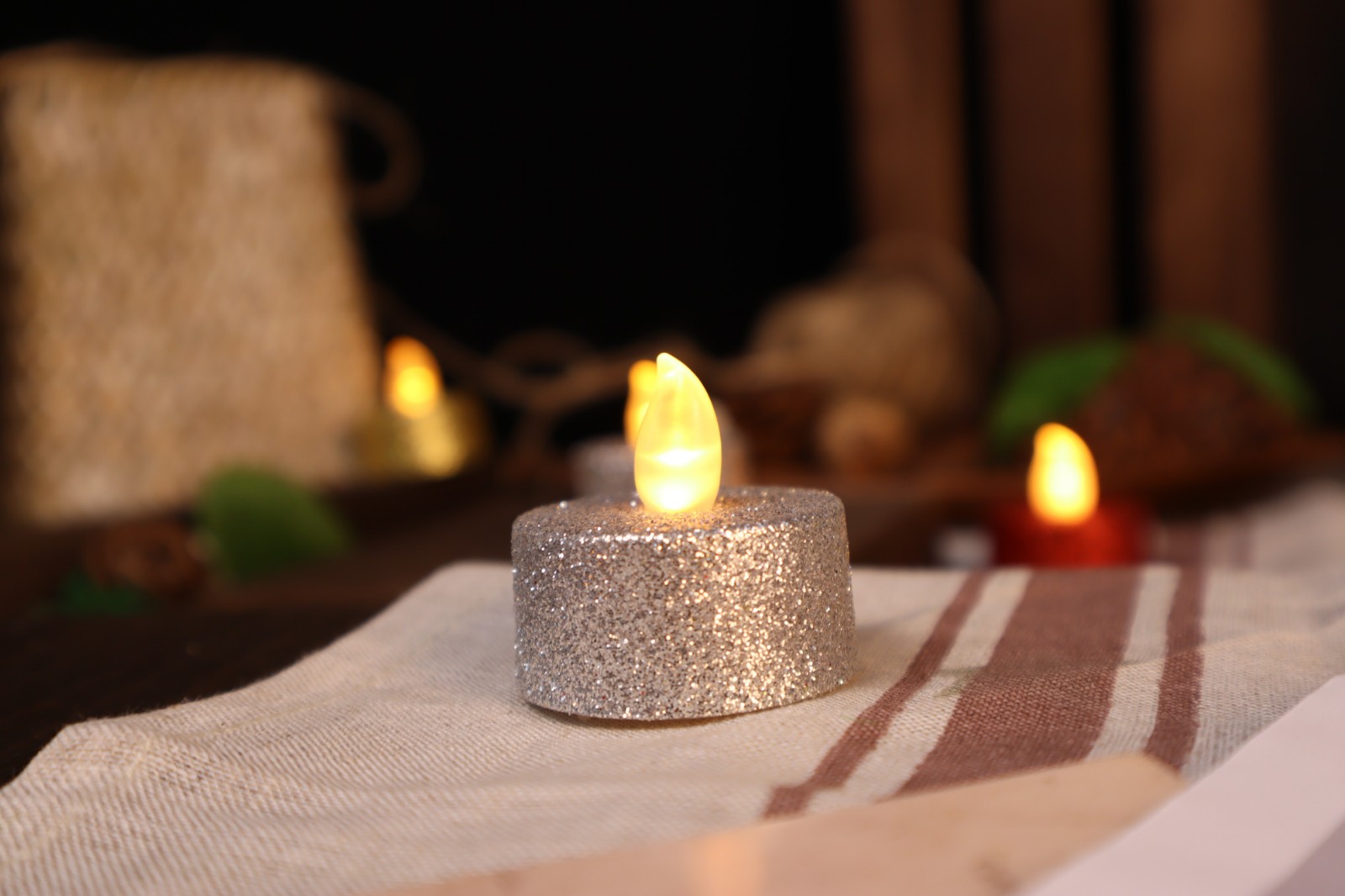 Housing glitter tea light candles