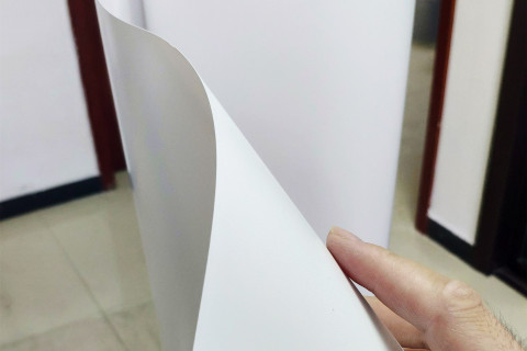 Weiße PVC-Folie kann als Substrat bedruckt werden