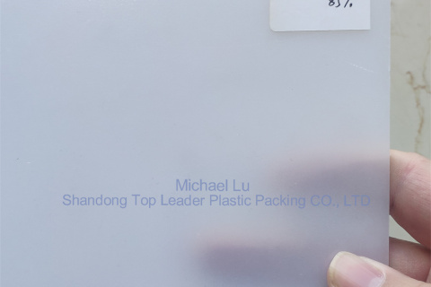 Ognjevarna PC plošča za difuzijo svetlobe