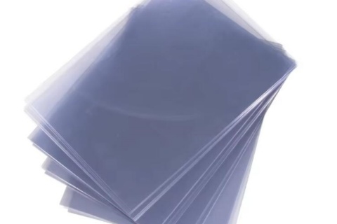 Feuille rigide en PVC transparent pour papeterie ou cahier