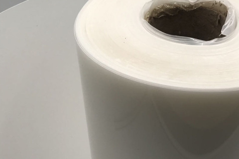 Združljivost procesnih pogojev in lastnosti materiala