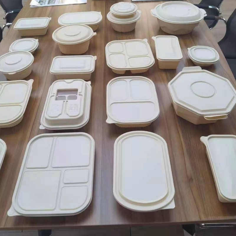 Microwavable starch-based degradable food trays