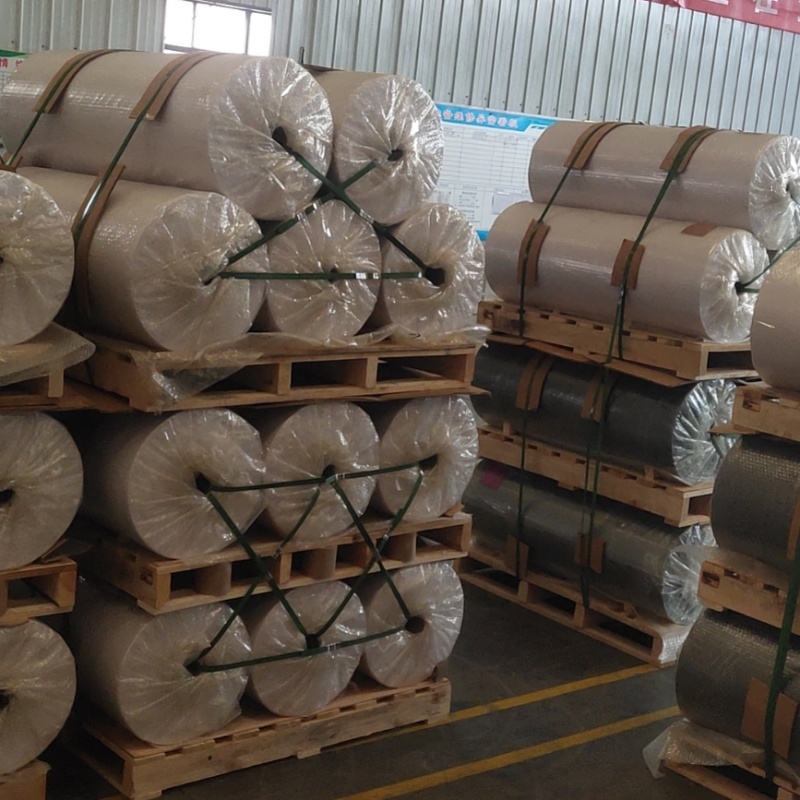Màng PVC jumbo xếp chồng lên nhau cuộn gọn gàng trên pallet