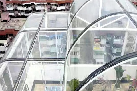 Les films en polycarbonate TL-PC-202 révolutionnent la construction de vérandas