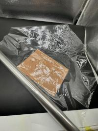 355 Màng co PETG Đặc điểm của Màng co PETG trong suốt dùng cho thực vật, đồ uống, dược phẩm