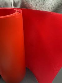 529 L'application du film de flocage PS noir dans les emballages haut de gamme de cadeaux et de cosmétiques