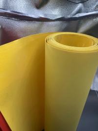 529 L'application du film de flocage PS noir dans les emballages haut de gamme de cadeaux et de cosmétiques