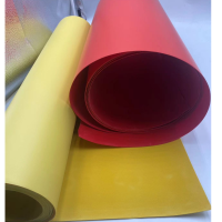 529 L'application du film de flocage PS noir dans les emballages haut de gamme de cadeaux et de cosmétiques