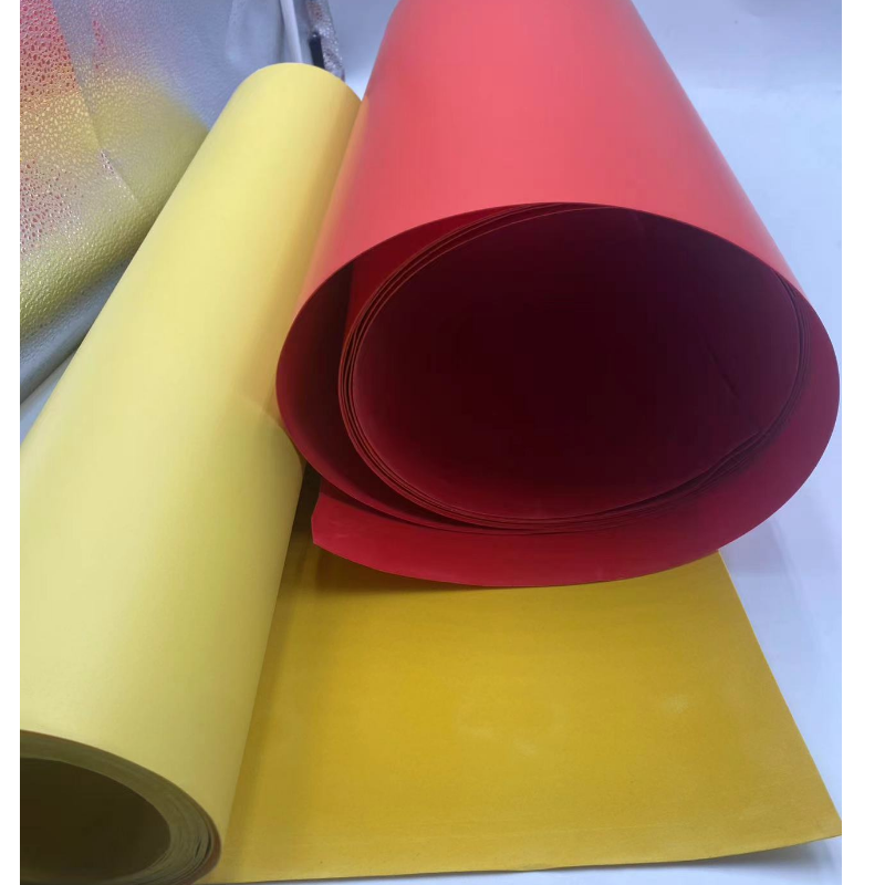 529 L'application du film de flocage PS noir dans les emballages haut de gamme de cadeaux et de cosmétiques