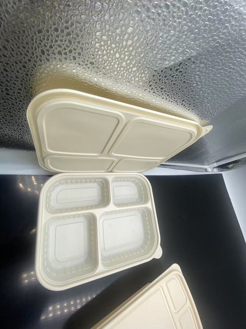 813 PLA Obetavna uporaba biološko razgradljive namizne posode PLA v pretisnih omotih v okolju prijazni namizni posodi