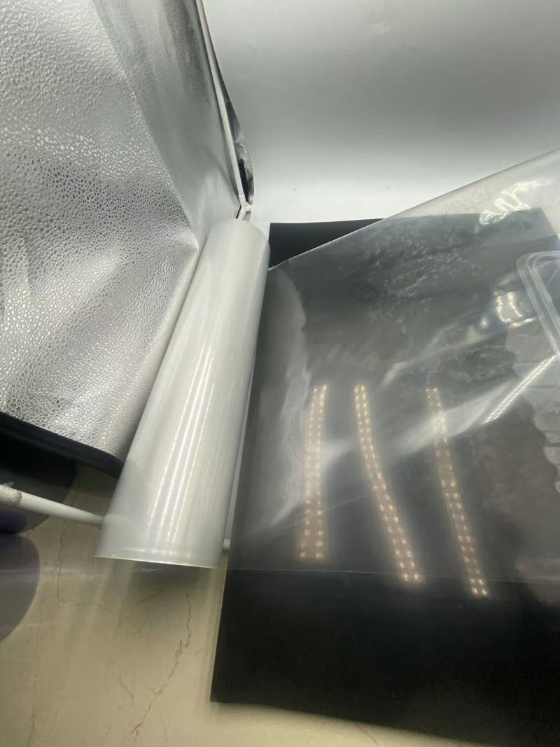 La película CPP354 CPP protege contra la degradación por humedad y oxígeno del ingrediente activo, lo que garantiza que la tableta siga siendo efectiva hasta el vencimiento.