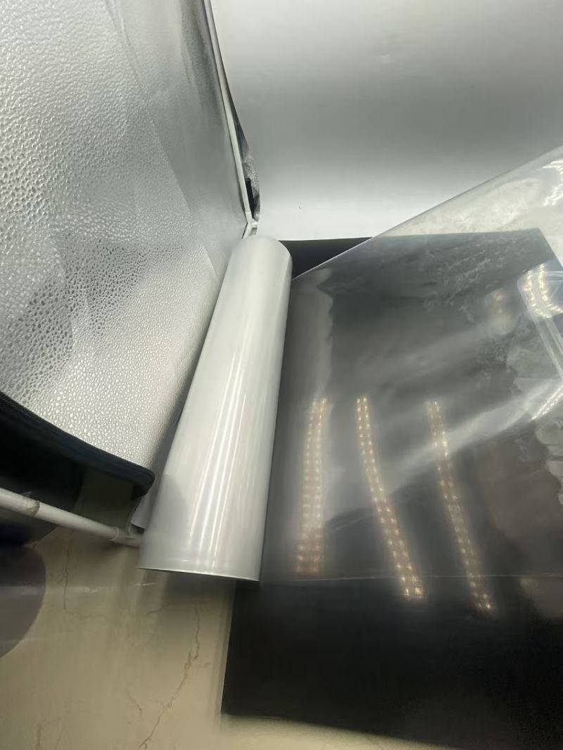 La película CPP354 CPP protege contra la degradación por humedad y oxígeno del ingrediente activo, lo que garantiza que la tableta siga siendo efectiva hasta el vencimiento.