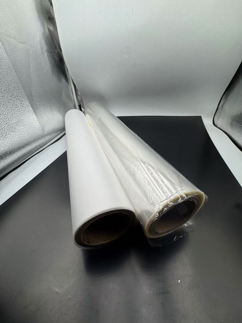 La aplicación de película BOPP transparente, película mate y película blanca perlada en varios