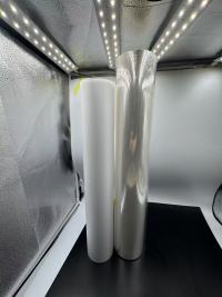 La aplicación de película BOPP transparente, película mate y película blanca perlada en varios