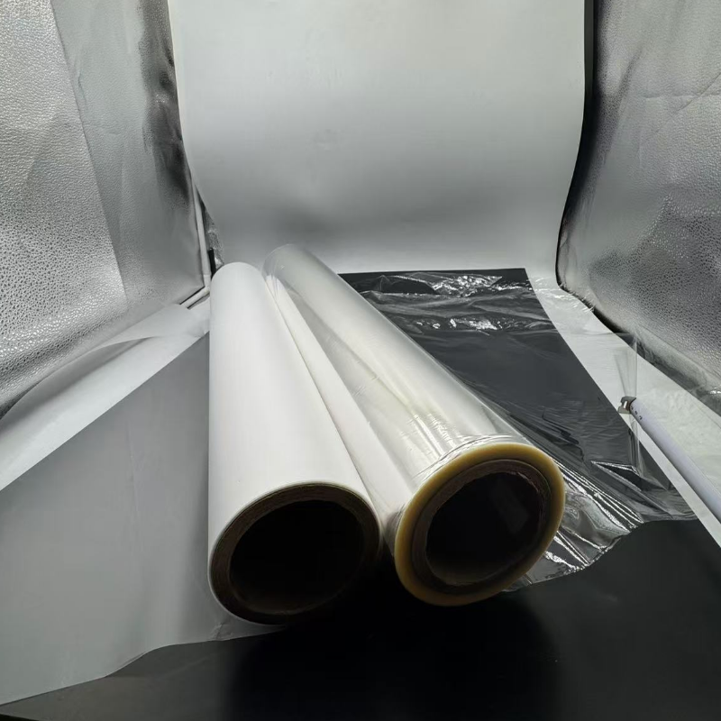 La aplicación de película BOPP transparente, película mate y película blanca perlada en varios