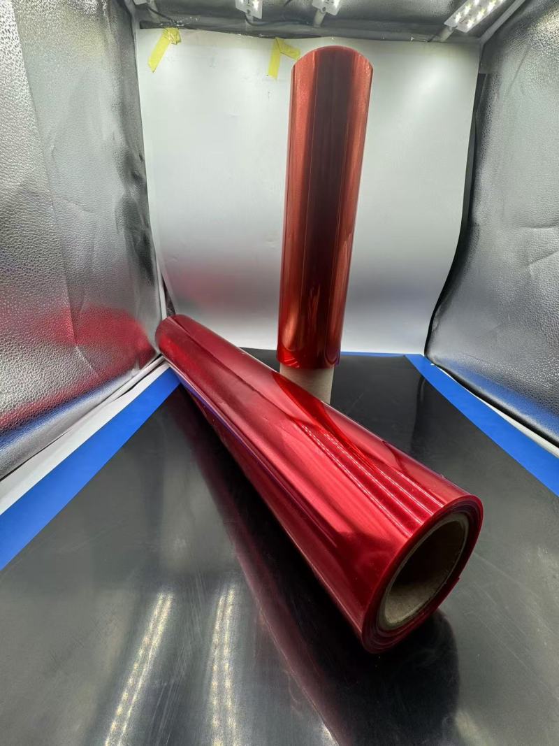 Applications des films PVC/PE : emballages blisters orange-rouges et matériaux d'isolation des batteries