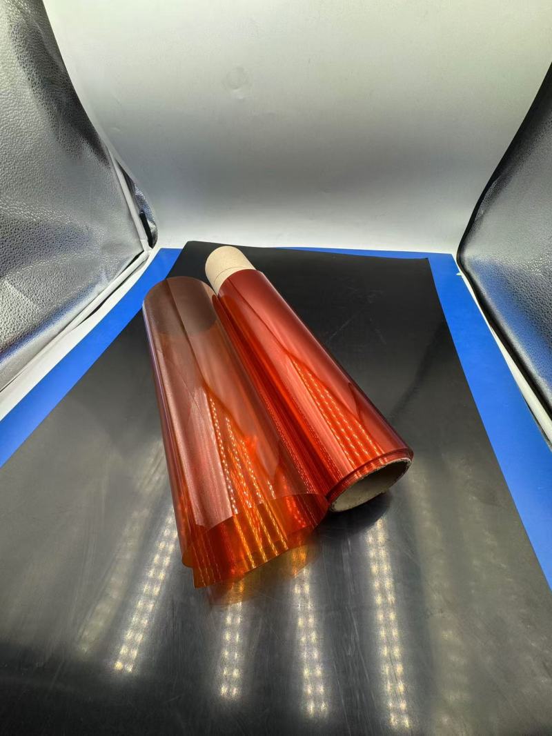Applications des films PVC/PE : emballages blisters orange-rouges et matériaux d'isolation des batteries