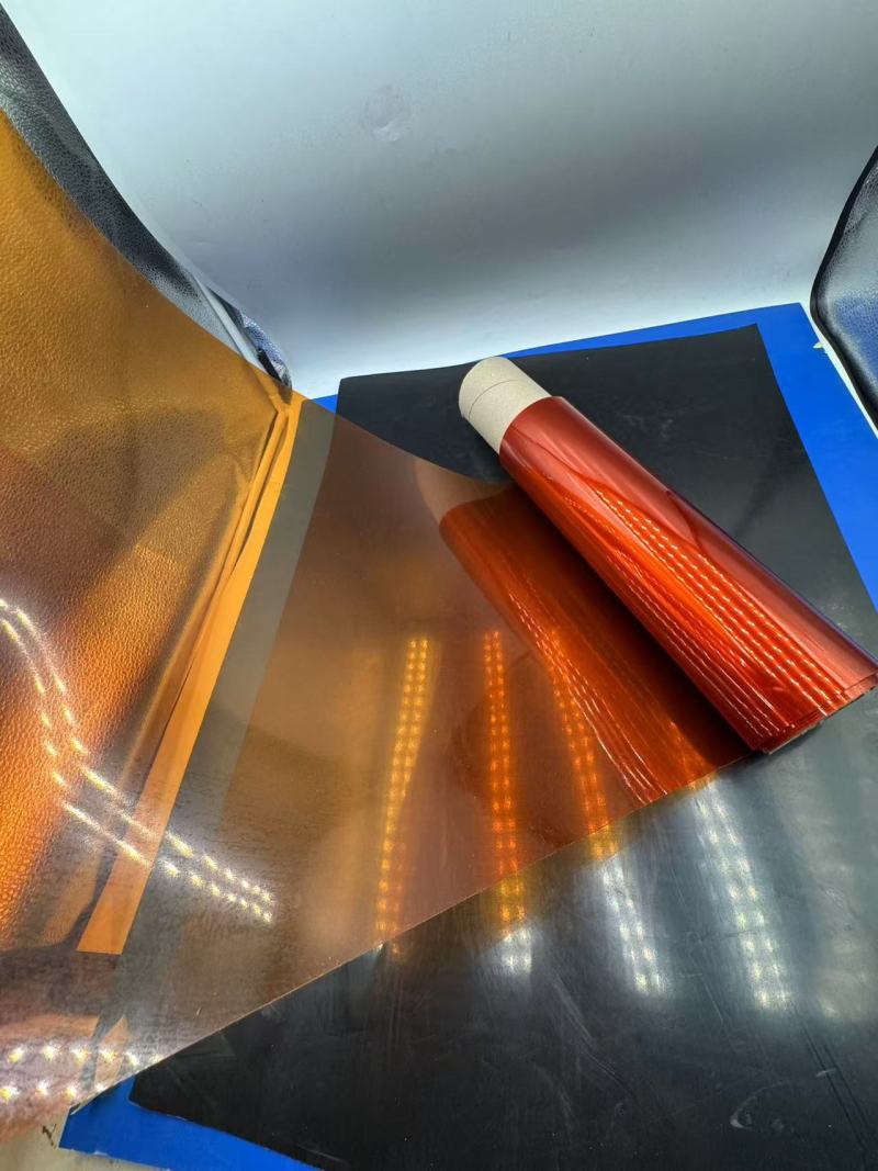 Applications des films PVC/PE : emballages blisters orange-rouges et matériaux d'isolation des batteries