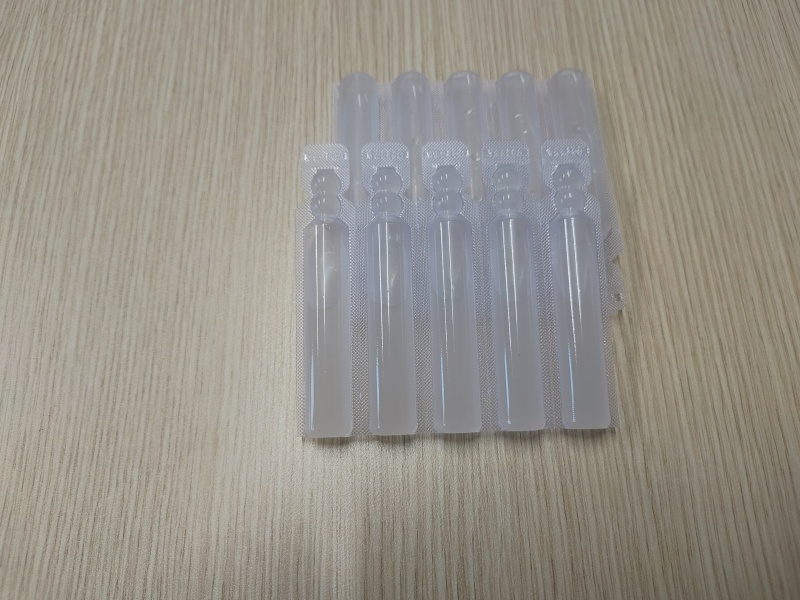Applications des films PVC/PE : emballages blisters orange-rouges et matériaux d'isolation des batteries