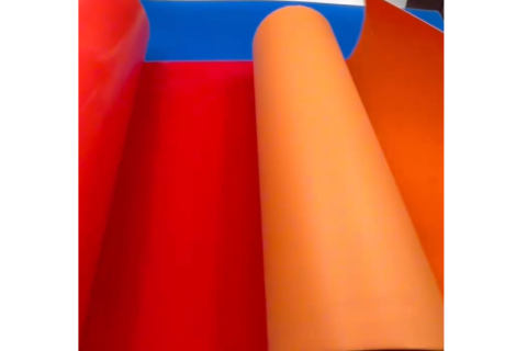 Bật mí sự thanh lịch: Đặc điểm và ứng dụng đóng gói cao cấp của màng phủ PVC trong suốt