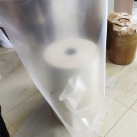 Màng pp trong suốt dán keo sẵn cuộn BOPP 60mic