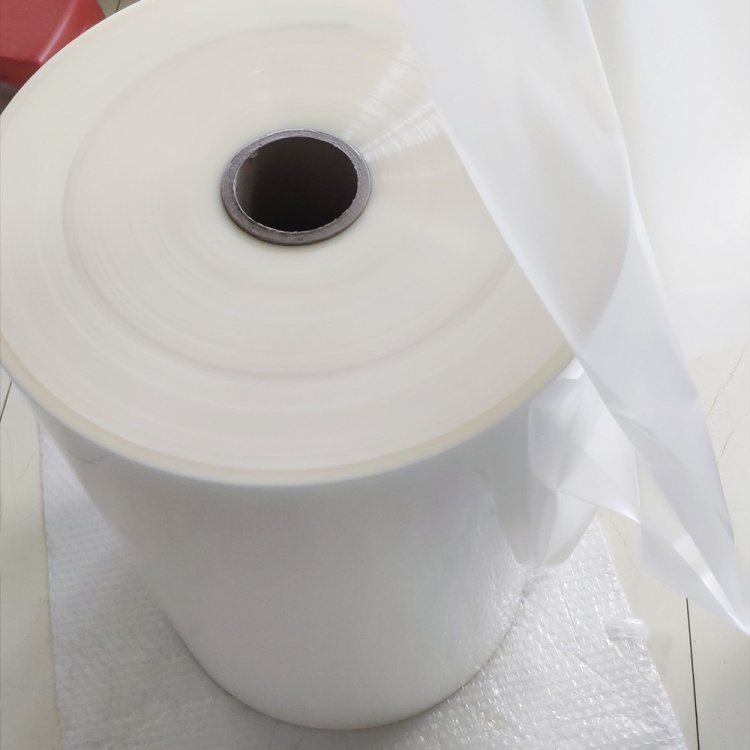 Màng pp trong suốt dán keo sẵn cuộn BOPP 60mic