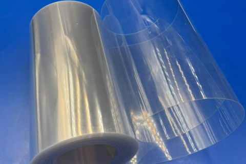 Lastnosti PET folije in njena uporaba v pretisnih omotih za namizno posodo