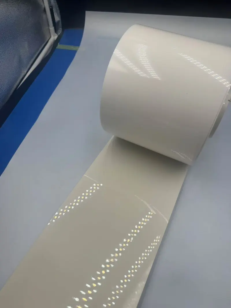 Raziskovanje lastnosti bele PVC folije in njene vloge v farmacevtski embalaži