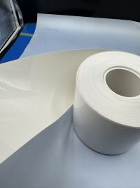 Raziskovanje lastnosti bele PVC folije in njene vloge v farmacevtski embalaži