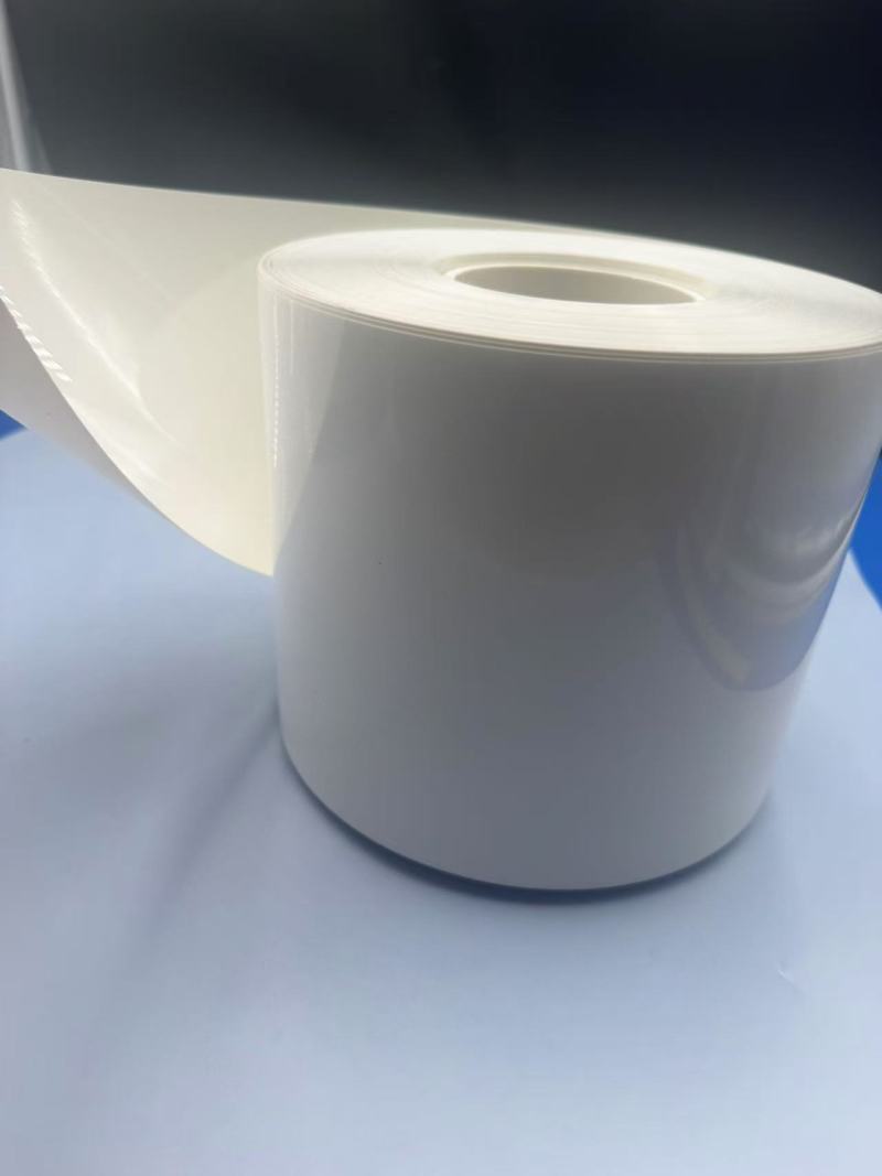 Raziskovanje lastnosti bele PVC folije in njene vloge v farmacevtski embalaži