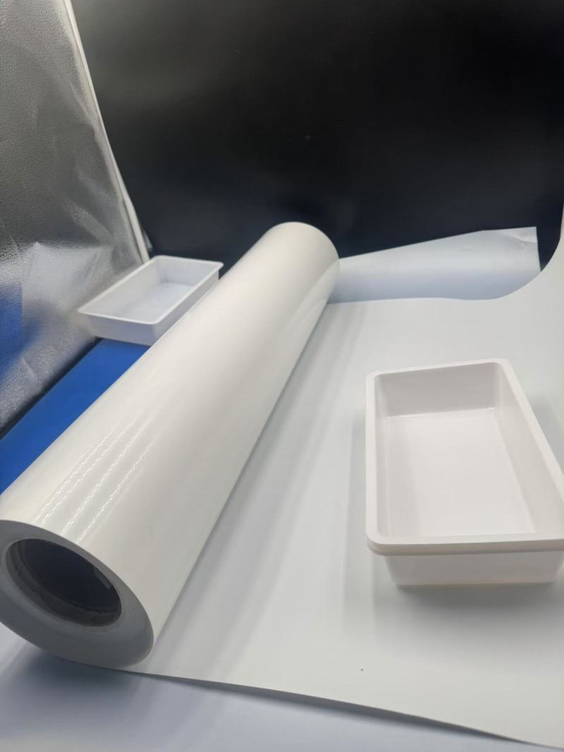 Caractéristiques et applications du film PS blanc dans les emballages thermoformés pour aliments et la vaisselle jetable