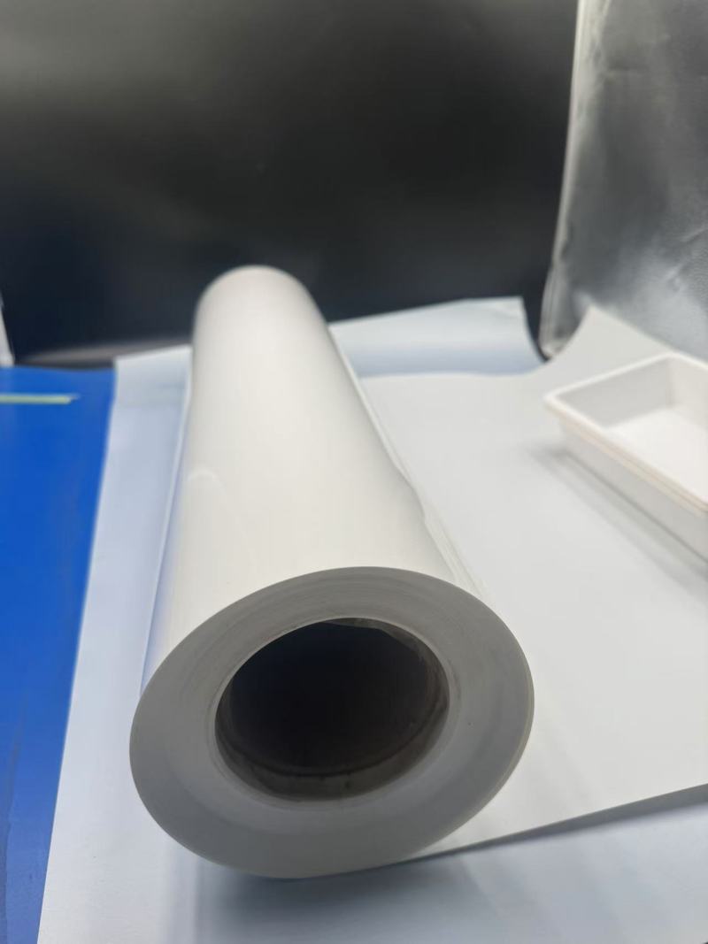 Caractéristiques et applications du film PS blanc dans les emballages thermoformés pour aliments et la vaisselle jetable