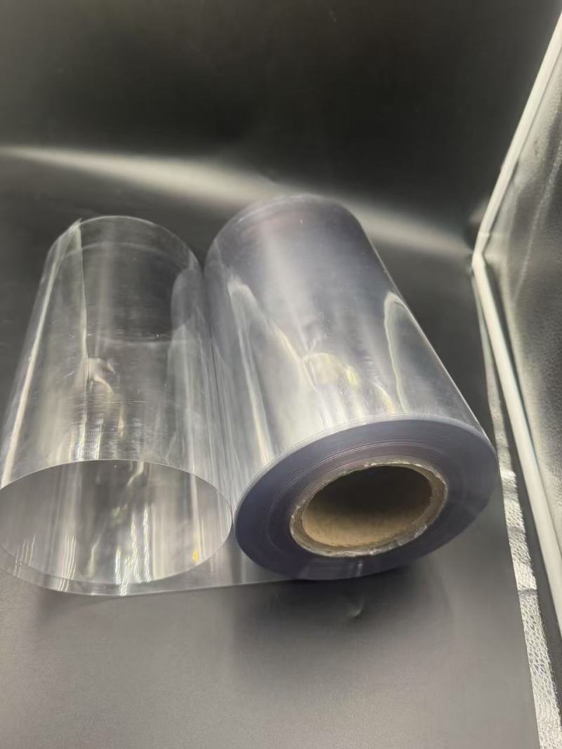 Lastnosti in uporaba prozorne PET folije v blister embalaži namiznega pribora