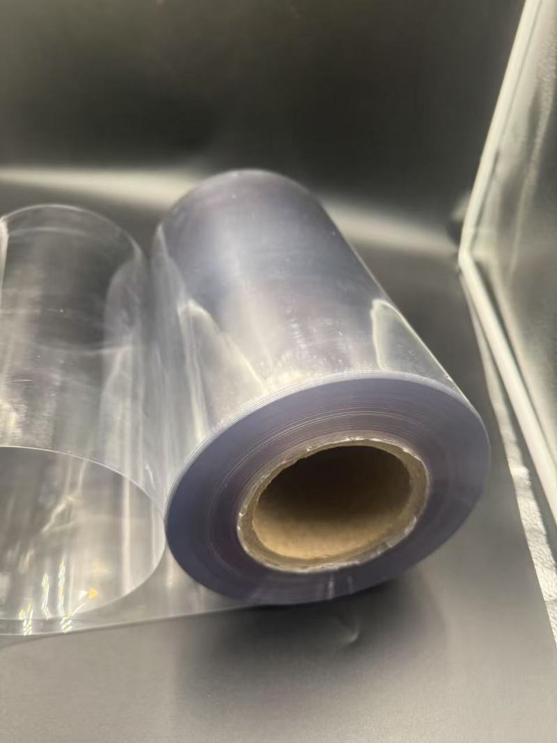 Lastnosti in uporaba prozorne PET folije v blister embalaži namiznega pribora