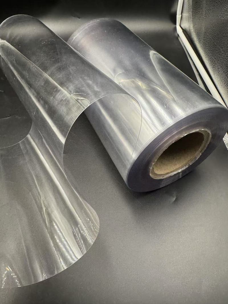 Lastnosti in uporaba prozorne PET folije v blister embalaži namiznega pribora