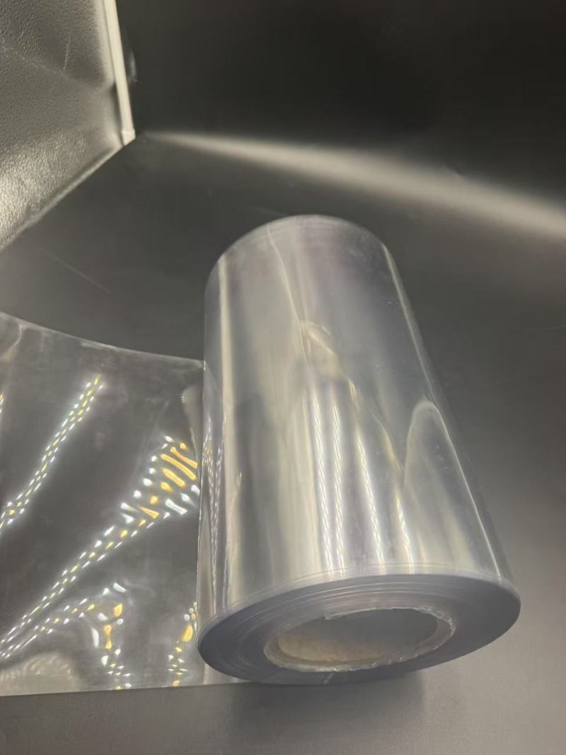 Lastnosti in uporaba prozorne PET folije v blister embalaži namiznega pribora