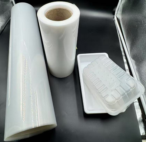 Vsestranske lastnosti naravne PP folije v namizni posodi in embalaži za hladne pijače