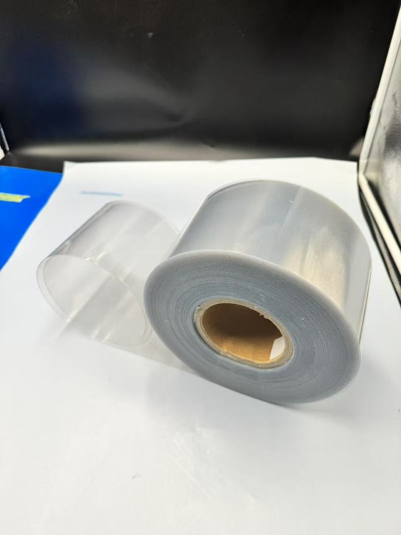 Prozorna PVC/PVDC folija: Značilnosti in uporaba v živilski in farmacevtski embalaži