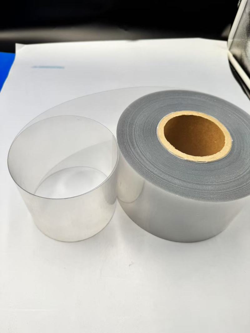 Prozorna PVC/PVDC folija: Značilnosti in uporaba v živilski in farmacevtski embalaži