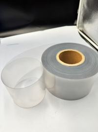 Prozorna PVC/PVDC folija: Značilnosti in uporaba v živilski in farmacevtski embalaži