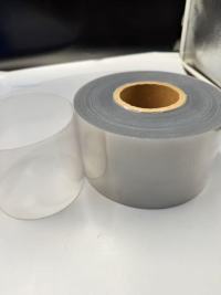 Prozorna PVC/PVDC folija: Značilnosti in uporaba v živilski in farmacevtski embalaži