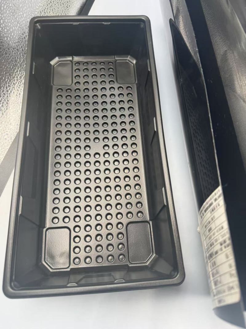 Характеристики и применение черной пленки ППЕВОН в одноразовых столовых приборах и герметичной блистерной упаковке