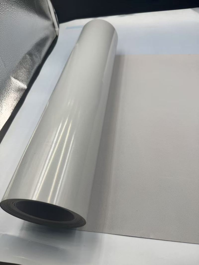 Eigenschaften und Anwendungen von grauer PVC-Samtfolie* in Blisterverpackungen für Kosmetika, Brillen und Schmuck