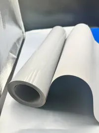 Lastnosti in uporaba sive PVC žametne* folije v pretisnih omotih za kozmetiko, očala in nakit