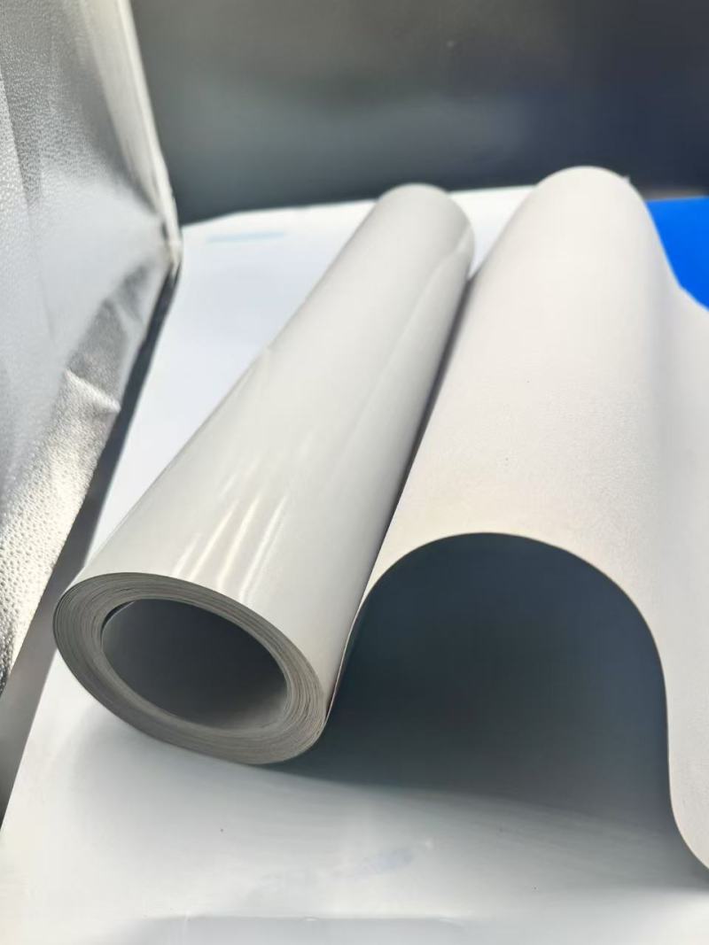 Eigenschaften und Anwendungen von grauer PVC-Samtfolie* in Blisterverpackungen für Kosmetika, Brillen und Schmuck