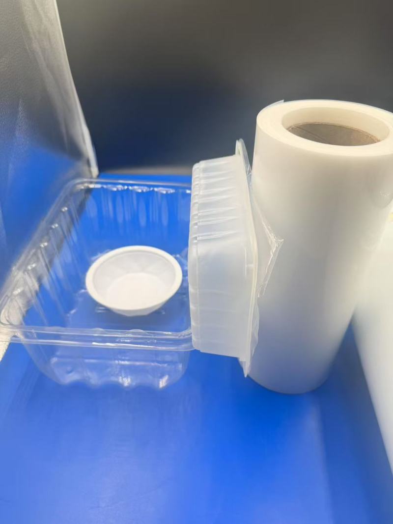 เปิดเผยศักยภาพของฟิล์ม พีพี สองสีในบรรจุภัณฑ์พลาสติกสำหรับช้อนส้อมแบบใช้แล้วทิ้ง