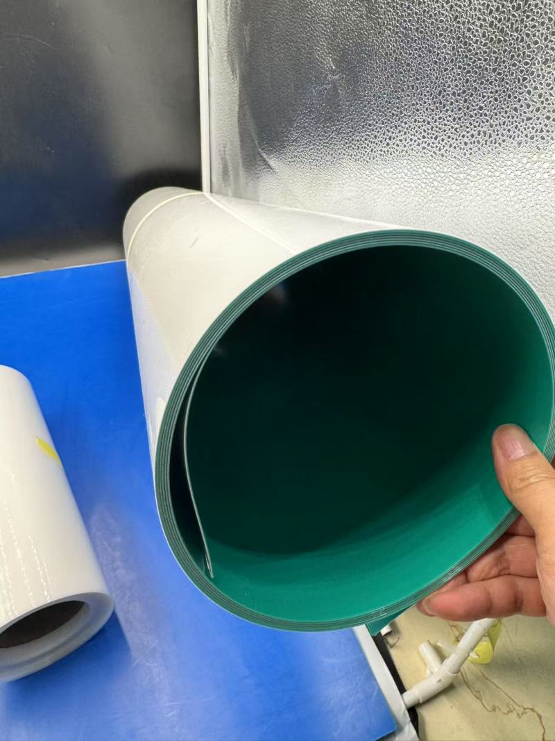 เปิดเผยศักยภาพของฟิล์ม พีพี สองสีในบรรจุภัณฑ์พลาสติกสำหรับช้อนส้อมแบบใช้แล้วทิ้ง