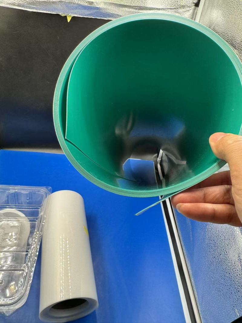 เปิดเผยศักยภาพของฟิล์ม พีพี สองสีในบรรจุภัณฑ์พลาสติกสำหรับช้อนส้อมแบบใช้แล้วทิ้ง