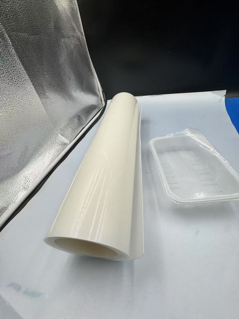 Características e aplicações do filme PP translúcido em embalagens blister de utensílios de mesa e decoração de engenharia
