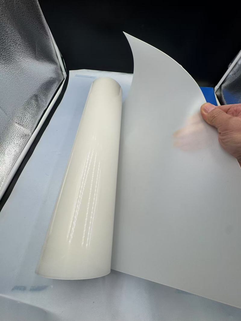 Características e aplicações do filme PP translúcido em embalagens blister de utensílios de mesa e decoração de engenharia